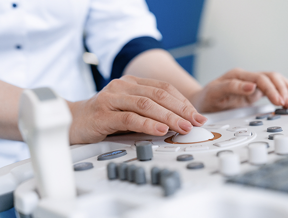 sonographer-on-machine
