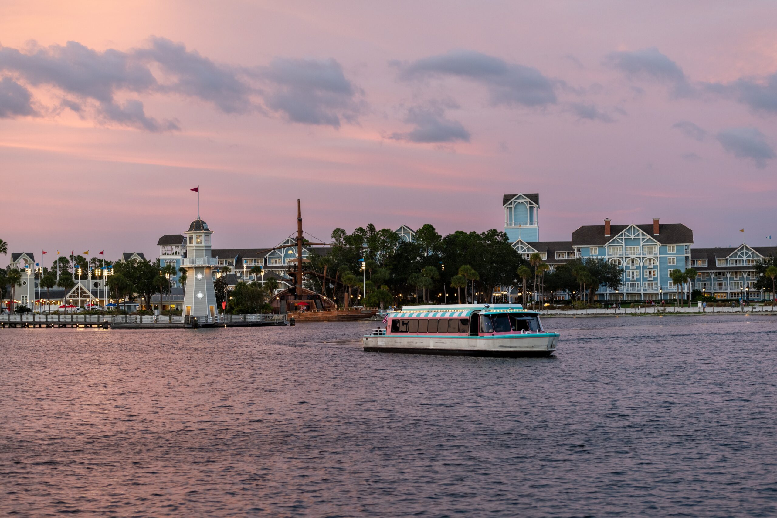 Disney,Springs,,Orlando,,Florida,,Us-september,1,,2024:a,Taxi,Boat,Moving